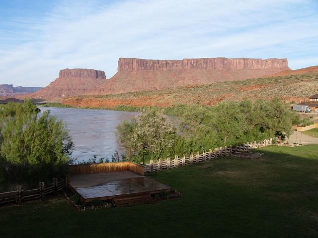 P1040133.JPG - Red Cliffs Hotel, near Moab