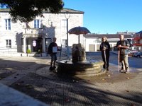 DSC00597  umbrella fountain, Fonte dos ninos, Castroverde