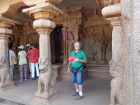 DSC01733  Mahabalipuram,  monolithes taillés et sculptés en forme de temples au 7ème siècle et du Temple du Rivage construit à la fin du 7ème siècle, dédié à la fois à Shiva et Vishnu,  cinq Rhatas,monolithic temples, sculpted in the rock