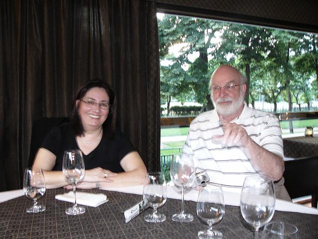 P1050462.JPG - Ezster and George