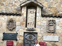 IMG 3836  la fuente de vino de Irache ,  Pèlerin, si vous voulez arriver à Compostelle avec force et vigueur, de ce grand vin buvez une gorgée et trinquez pour le bonheur »