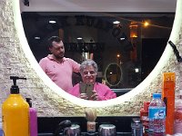 20191110 184208  chez le coiffeur à Edirne € 6, mais à mon avis j'aurais du payer € 3, mosquée en arrière plan!