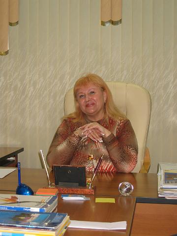 rus04c0013_r1.jpg - Tamara, at her Norilsk office!